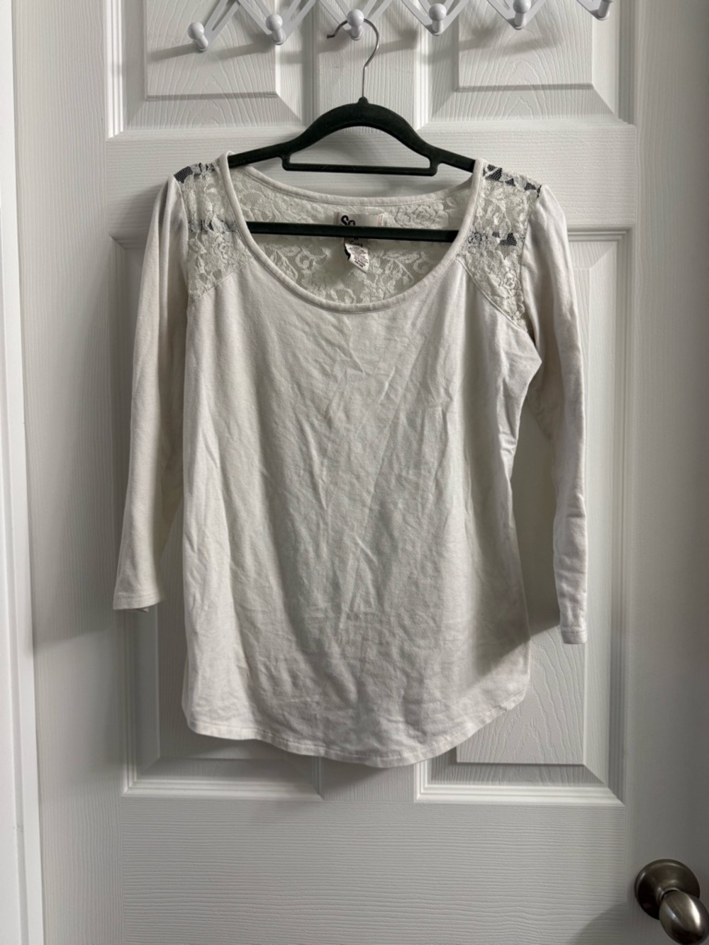 SO Juniors White Lace Back Scoop Neck 3/4 Three Quarter Sleeve Shirt  Size M